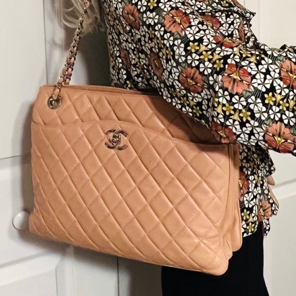 CHANEL Handbags - CHANEL Quilted Leather Beige Silver Chain Handbag Shopping Tote